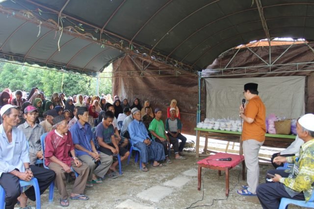 Bupati HST Bagikan Takjil ke Masyarakat 1 IMG 20220408 WA0033 scaled