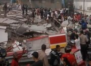 Bangunan Alfamart di Gambut Ambruk, Karyawan Jadi Korban Reruntuhan 26 Bangunan Alfamart di Gambut Ambruk, Karyawan Jadi Korban Reruntuhan