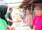 Paman Birin Borong Kue dan Makanan Berbuka Puasa