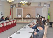 Bupati Silaturahmi dengan Wartawan Daerah Menjelang Lebaran 22 Bupati Silaturahmi dengan Wartawan Daerah Menjelang Lebaran