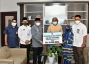 Bantuan Pendidikan Santriwati dan Mahasiswi Diserahkan