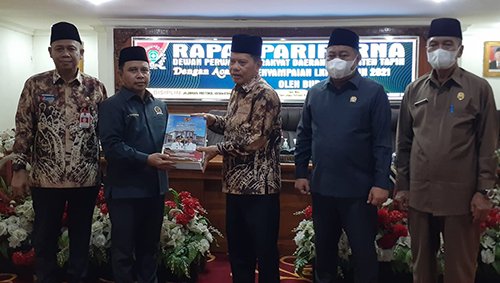 Bupati Tapin Sampaikan LKPJ Anggaran Tahun 2021 1 hal 12 Tapin 35 klm 1