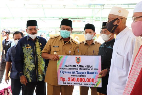 Vaksinasi Bergerak<br>Paman Birin Salurkan Bantuan Untuk Yayasan At Taqwa Tapin 1 hal 12 Tapin 35 klm 11