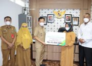 Bupati Santuni Kematian PTT Bertugas Dinas Sosial Tapin
