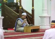 Ibnu Sina Ceramah Subuh di Masjid Arafah