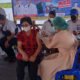 15 Kalteng 1 Disbudpar Kalteng bekerjasama dengan Dinkes Prov Kalteng dan Dinkes Kota Kalteng saat gelar vaksinasi massal