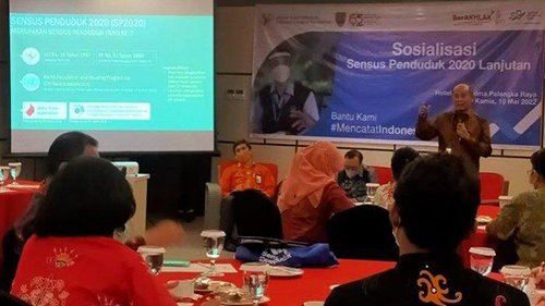 15 kalteng 1 Kepala BPS Eko Marsono saat memberikan materi sosialisasi