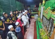 Pemain Barito Putera Diajak Ziarah ke Makam Pahlawan dan Makam Waliyullah di Kalsel 13 Pemain Barito Putera Diajak Ziarah ke Makam Pahlawan dan Makam Waliyullah di Kalsel