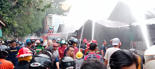 Rumah Seorang Kakek Ludes 1 6 api 3klm