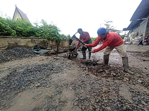 Polemik Gudang Barang, Diberi Waktu Empat Hari 1 Hal 10 3 KLm Gudang