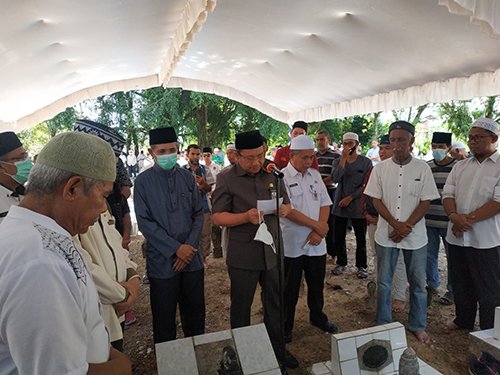 Hal 10 3 Klm Martapura Iringi pemakaman 1