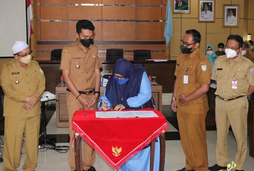 Pemkab-LBH MoU Untuk Masyarakat Miskin 1 Hal 16 4 KLm Martapura Penandatanganan MoU 1