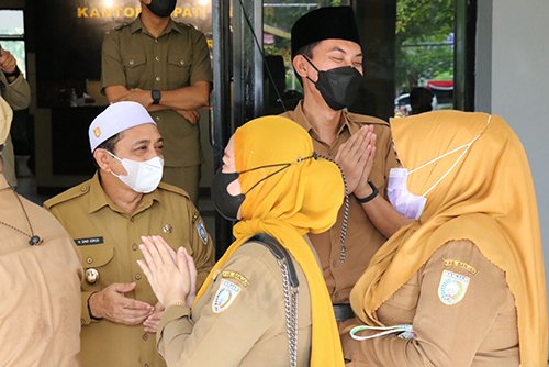 Hal 16 4 KLm Martapura hala bihalal