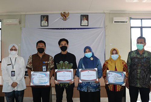 Motivasi Pegawai, Dispersip Berikan Penghargaan 1 Hal 16 4 Klm Martapura KINERJA TERBAIK 2