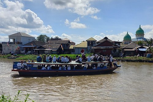 Jalur Darat Padat, Jamaah Haul Gunakan Perahu 1 Hal 9 7 Klm Martapura Jemaah lewat sungai