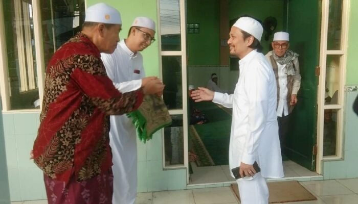 Jaga Tradisi, Hasnur Bersilaturahmi dengan Warga dan Kerabat Usai Salat Ied