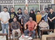 Momen Lebaran, Hasnur Bersilaturahmi Sekaligus Minta Restu ke Ketua Umum Abadi Barito Putera 24 Momen Lebaran, Hasnur Bersilaturahmi Sekaligus Minta Restu ke Ketua Umum Abadi Barito Putera