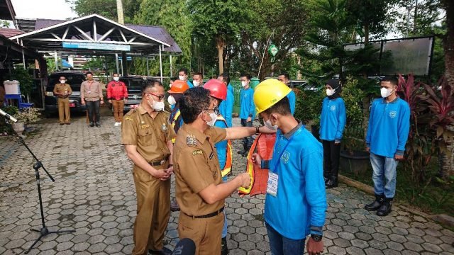Wabup Beri Arahan Peserta Magang Perusahaan 1 hal 12 HSS 3 klm 19 scaled