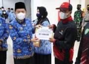 Bupati Berikan Bonus Atlit Berlaga FORDA Kalsel 2022