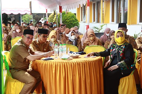 Pemkab Kotabaru Mulai Hari Kerja dengan Halalbihalal 1 hal 16 K Baru 3 klm 2