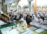 Plt Bupati HSU Sholat Ied di Masjid Raya At Taqwa