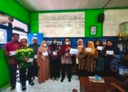 Bank Kalsel Bantu Pengajar dan Staf MI A-Muhajirin