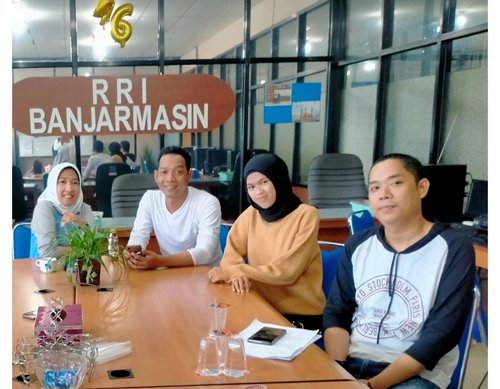 Penyiar Nordiana: Desy Aulia Penyiar Radia Bersujud Tanah Bumbu Punya Potensi Besar 1 Hal 10 3 Klm Martabak 1