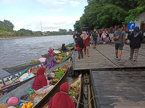 Hal 10 3 Klm Pasar Terapung 1