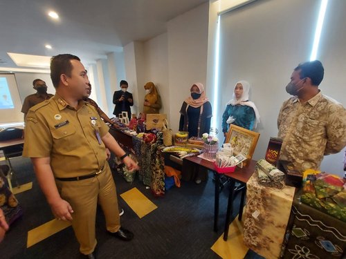 Pengusaha Sasirangan Dapat Pinjaman Modal Usaha 1 Hal 10 3 Klm Sekda BJM 1