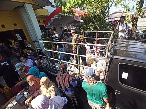 Hal 10 Antrie mInyak Murah