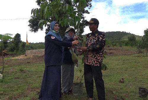 Hal 16 4 KLm Martapura Tanam bibit 1