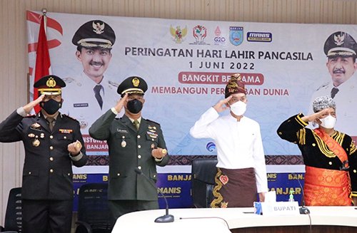 Bupati Ikuti Upacara Hari Lahir Pancasila 1 Hal 16 4 Klm Martapura Ikuti upacara 1