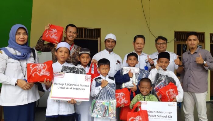 Alfamart dan EMCO Toys Bagikan 2000 Paket Mainan untuk Anak Indonesia