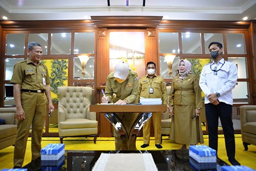 Bupati Batola Terima Dokumen RP2I Program IPMDIP 1 hal 11 Batola 4 klm 1