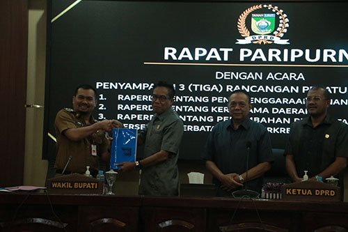 Wabup Sampaikan Tiga Raperda 2 hal 11 Tala 2 3 klm