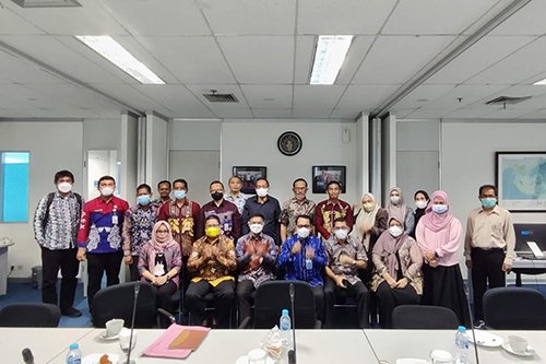 Wabup Ikuti Rapat Tim Nasional Percepatan Penanggulangan Kemiskinan 1 hal 12 HSS 1 3 klm 3