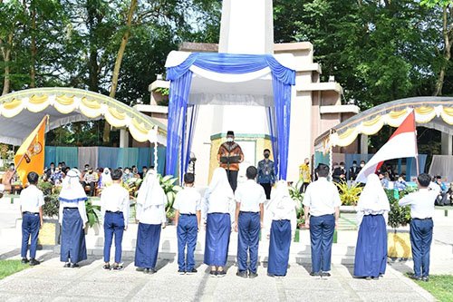 Puluhan SMP di HSS Kukuhkan Bersama Siswa Lulus Sekolah 1 hal 12 HSS 3 klm 19