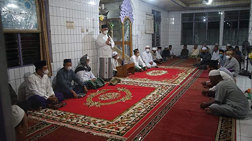 Bupati Salat Subuh Bersama Warga Desa Hariti 1 hal 12 HSS 3 klm 3