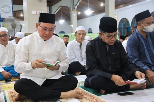 Sholat Hajat Sambut Hari Jadi Kotabaru Ke 72 1 hal 16 K Baru 3 klm 1