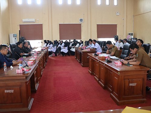 RDPU, DPRD Sepakat Pengelola UPK Eks PNPM Balangan Menolak Menjadi Bumdesma 1 hal 2 Bal 3 klm 6