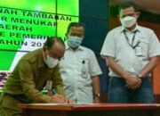 Bupati Tandatangani Penyerahan Asset Pemerintah Eks Transmigrasi Padang Panjang