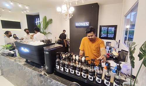 Rivaldi, Pengusaha Muda di Balik Suksesnya Homes Cafe 1 hal8 3klmcafe 1