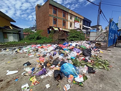 Hal 10 3 KLm Tumpukan Sampah