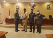 Pemko Banjarbaru Serahkan Rancangan KUA PPAS 2023 Ke DPRD