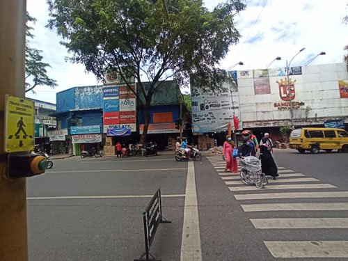 Hal 10 3 Klm Seberang Jalan