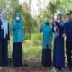 Hal 16 4 KLm Martapura Menanam bersama