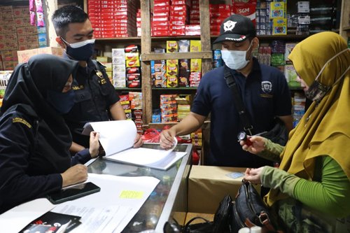 Hal 9 3 Klm Rokok Disita