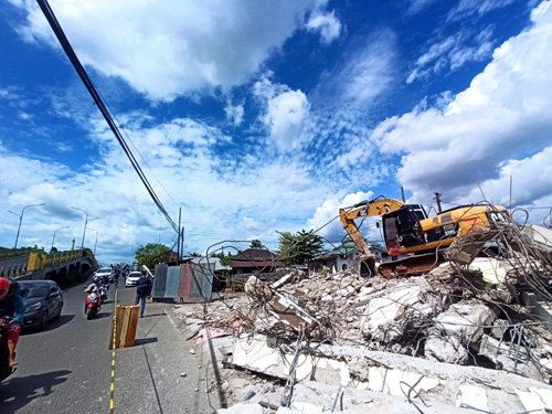 Proyek Jalan Sulawesi Tutup Akses Bongkar Masuk Pasar Lama 1 Hal 9 4 KLm Tutup Akses Masuk Pasar