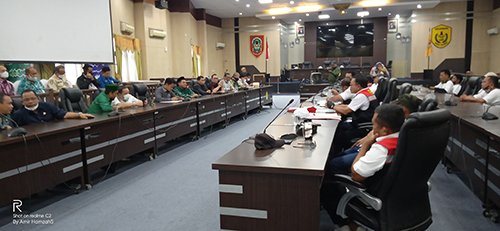 Hal 9 7 KLm Gabung 3 Unjuk rasa