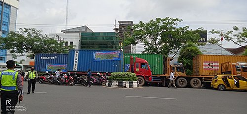 Hal 9 7 Klm Gabung 1 Unjuk rasa1